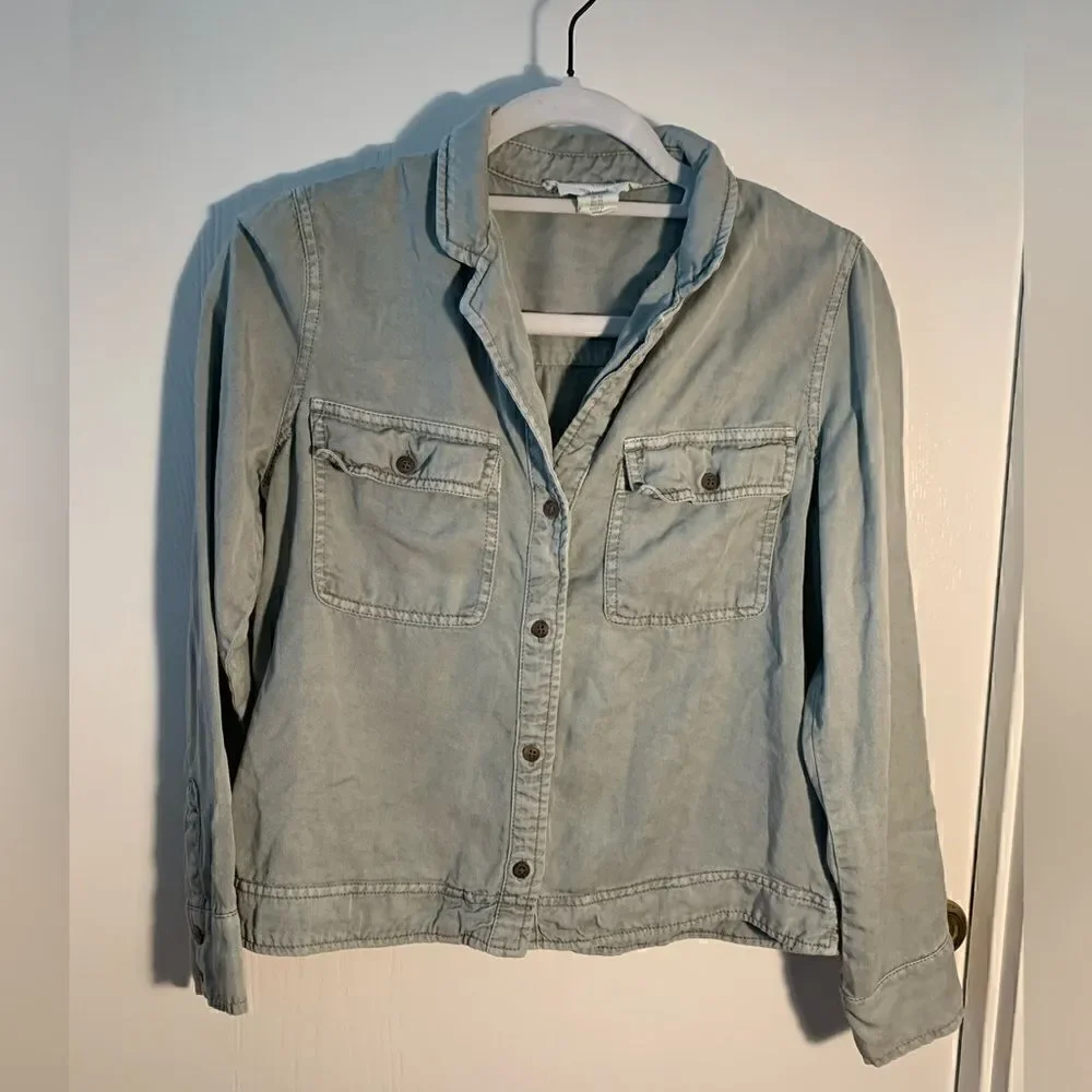 C&C California EUC light green button down shirt Size XS
